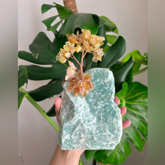 Parrot Carving on Green Aveneturine - Picture 3 of 6